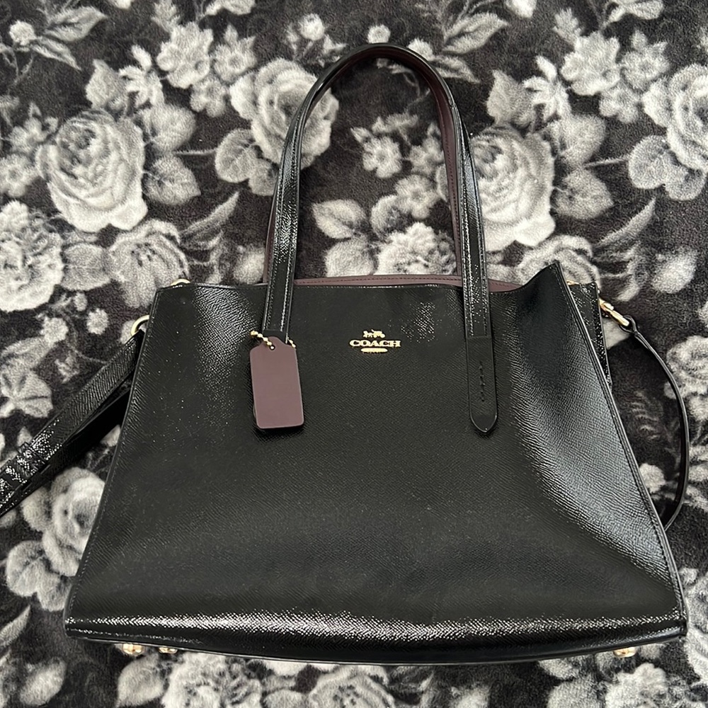 🥀 COACH Patent Leather Satchel!